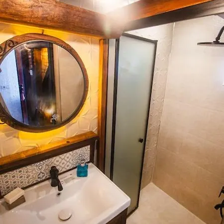 Uzun Carsi Mira Loft Kas